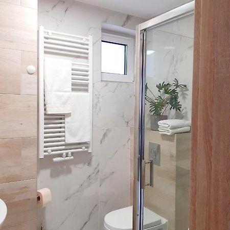 Willa Na Bielanach Apartment Bielany Wroclawskie Luaran gambar