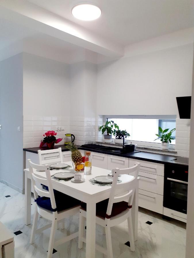 Willa Na Bielanach Apartment Bielany Wroclawskie Luaran gambar
