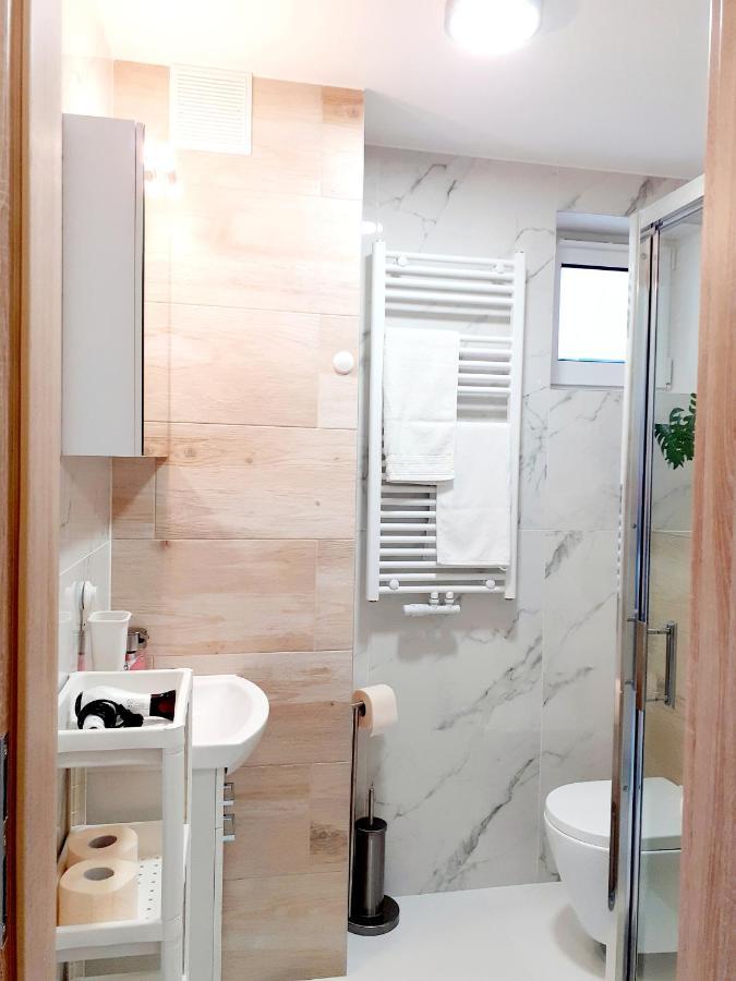 Willa Na Bielanach Apartment Bielany Wroclawskie Luaran gambar